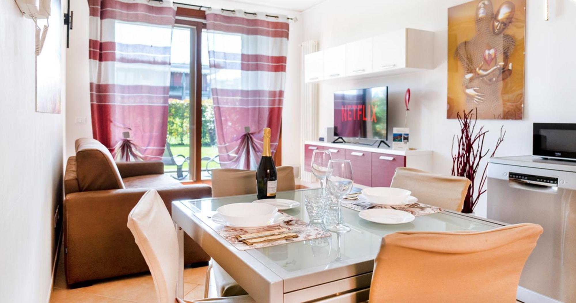 Oleandro Apartment - Featuring A Private Garden And Access To 5 Pools Desenzano del Garda Bagian luar foto