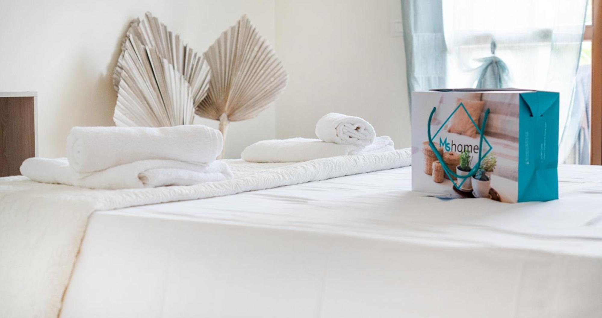 Oleandro Apartment - Featuring A Private Garden And Access To 5 Pools Desenzano del Garda Bagian luar foto